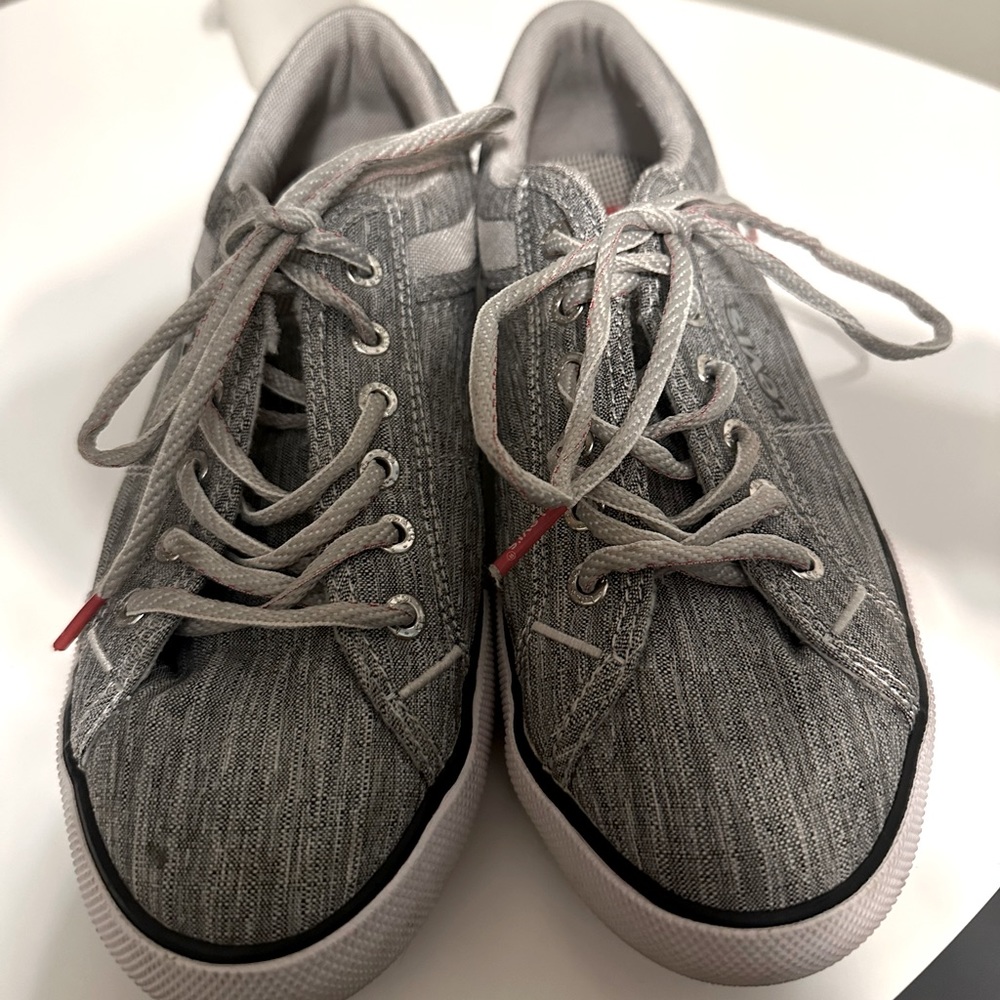 LEVI’S gray tennis shoes